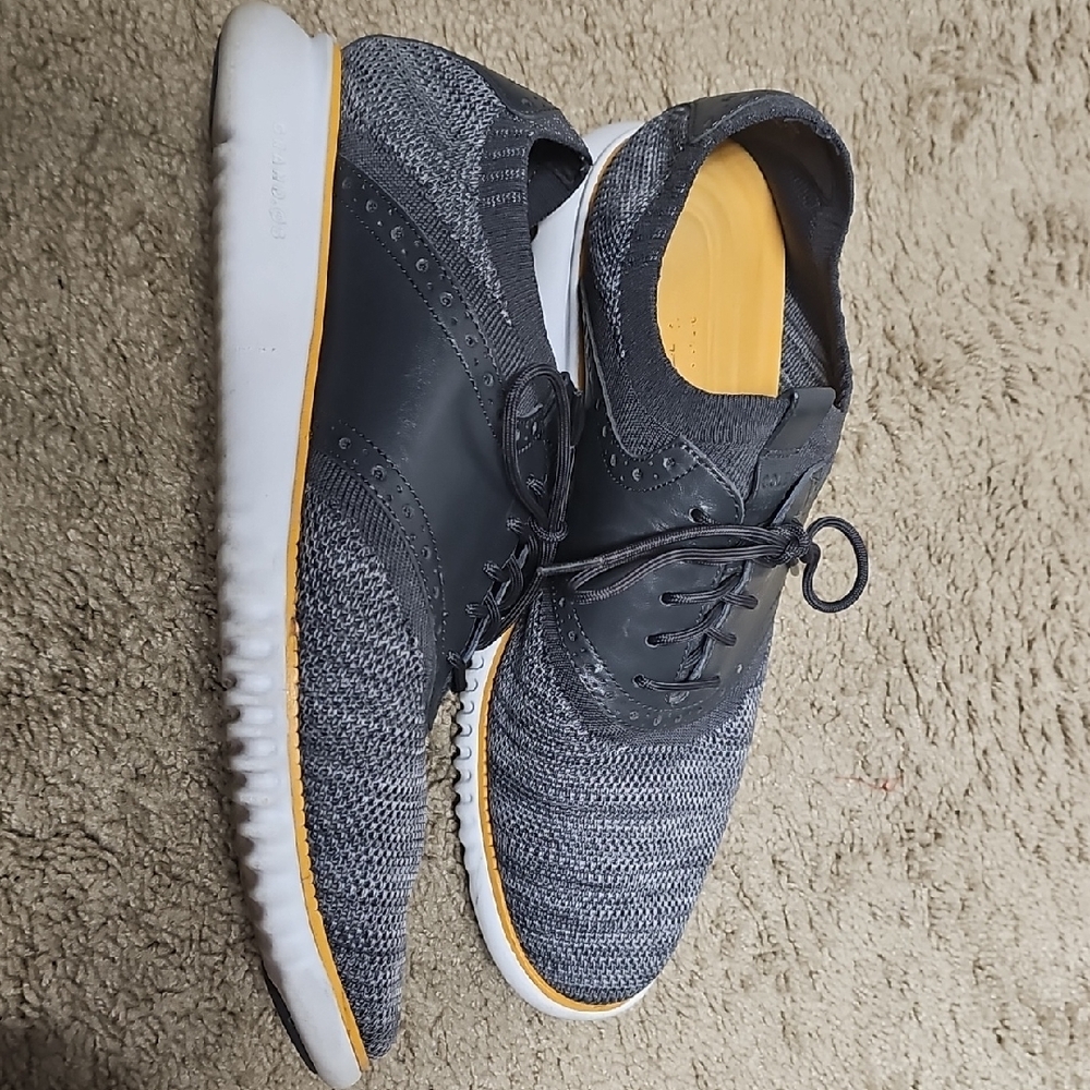 Men's Gray and Black Casual Shoes